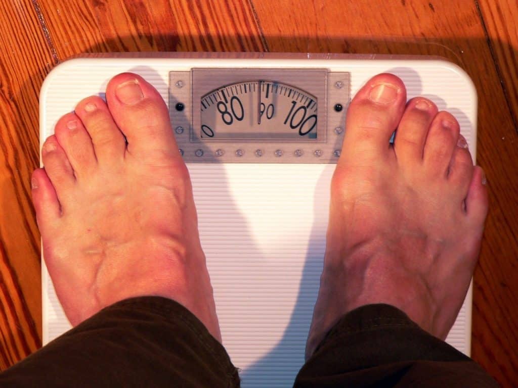 Erfolge der Gewichtsreduzierung auf der Waage sehen